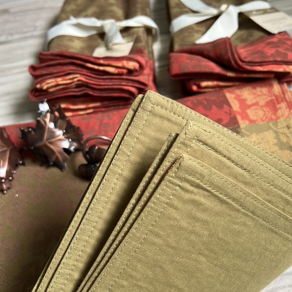 • Rose Tree Table Linens Bundle 🍁 🍂 • - Picture 8 of 9